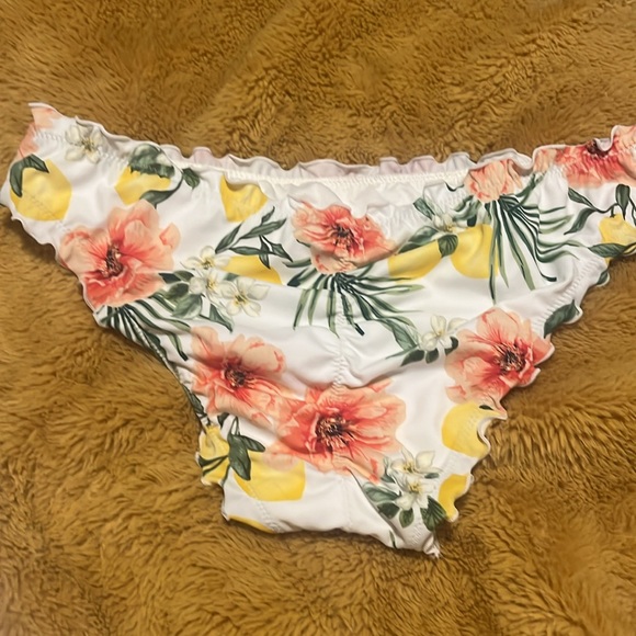 Bikini, bottom size medium with white pink and yellow floral and lemons - Picture 2 of 4